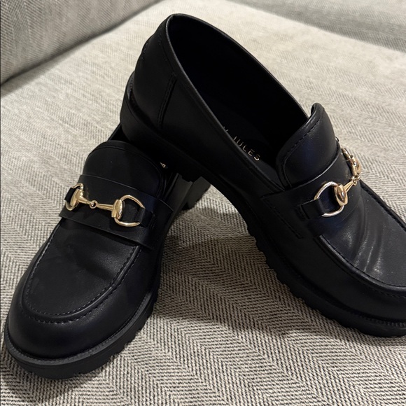 Sincerely Jules Womens Black Slip On Oxford Loafers Gold Detailing Size 7.5M - Picture 2 of 7